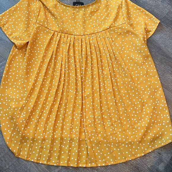 W5 Mustard Yellow Polka Dot Pleated Back High-Low Blouse Size L - Picture 7 of 10